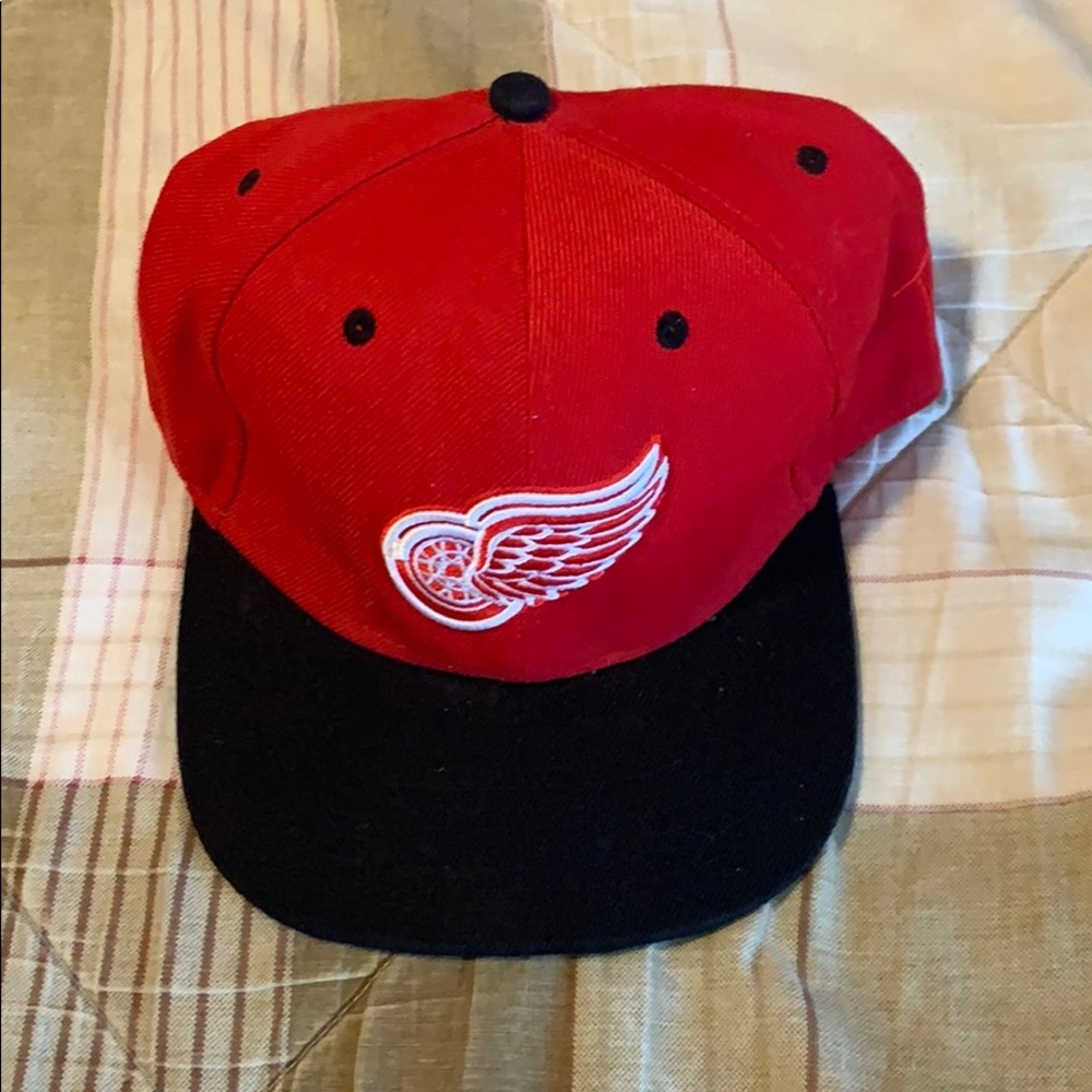 Adjustable Red Detroit Red Wings Tisa Hat